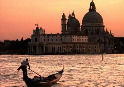 venezia gondola pink light